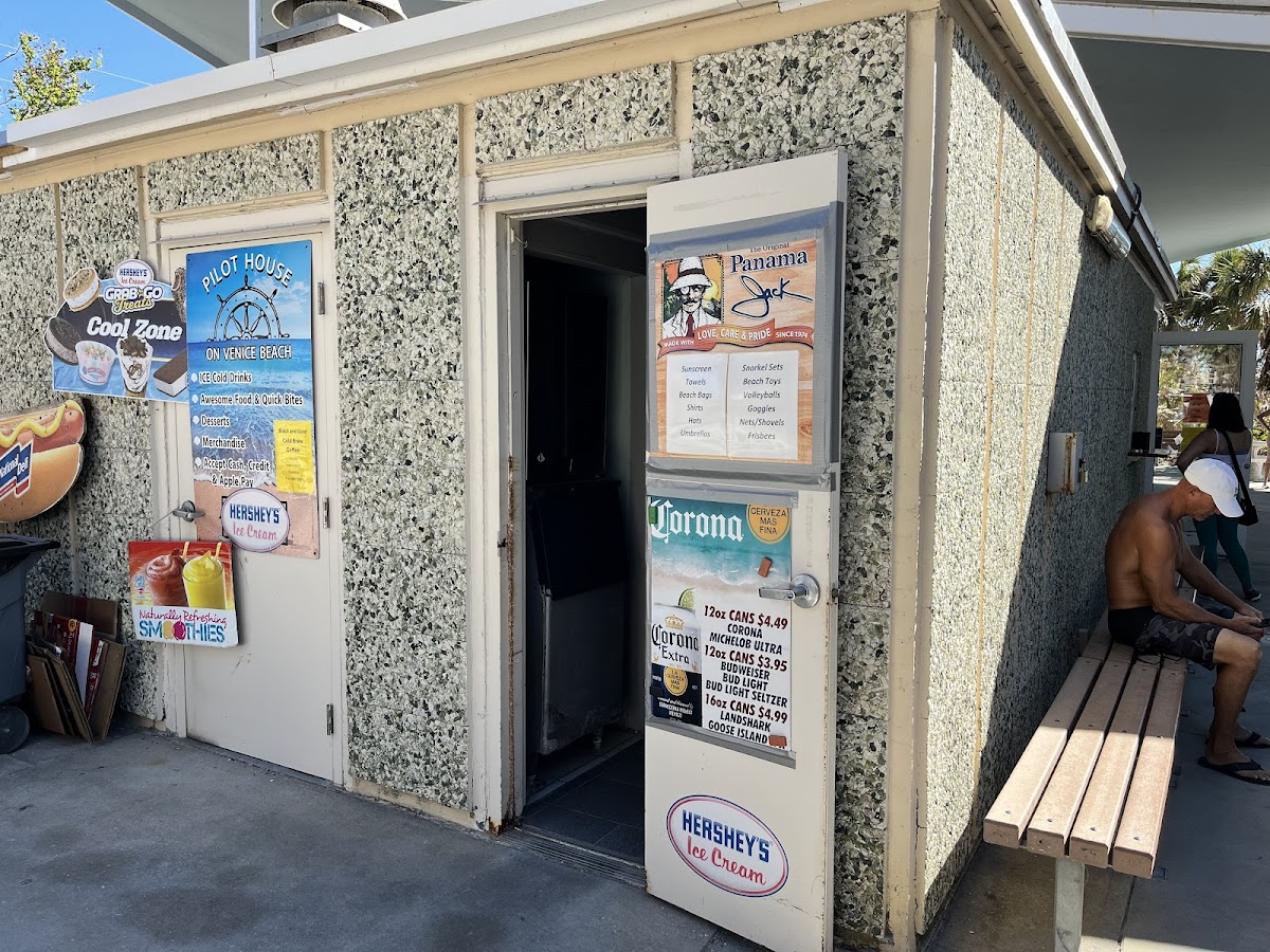 Pilot House On Venice Beach